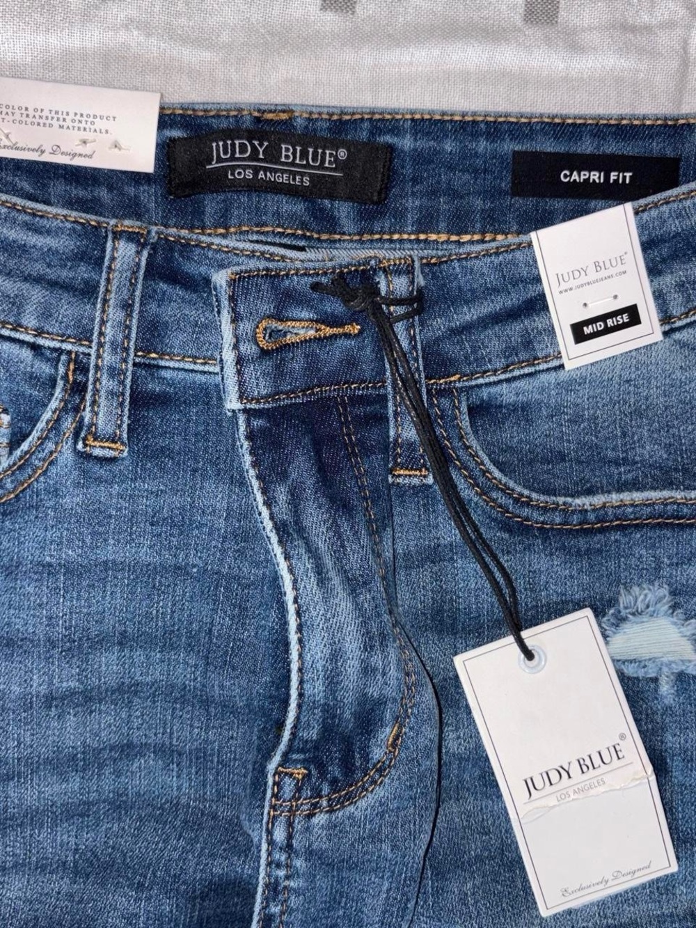 Judy Blue Distressed capri Jeans 7/28 - Picture 2 of 5